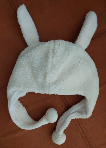 Beyaz Peluş Tavşan Figürlü Çocuk Bere - Görsel 3