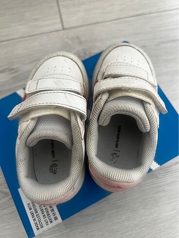 21 Beden beyaz Renk Adidas bebek ayakkabı