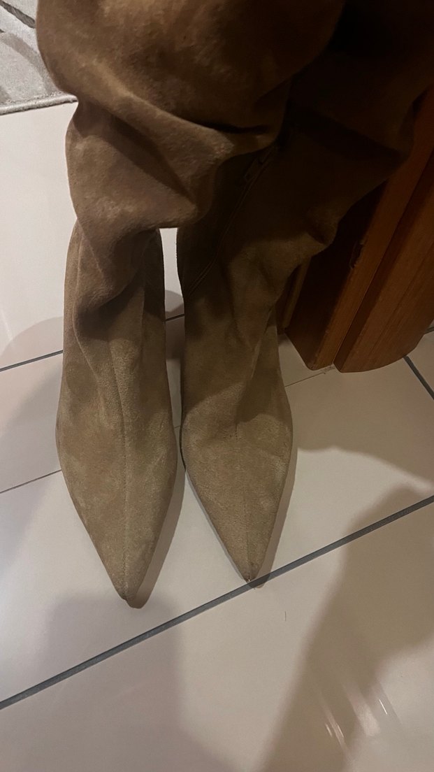 Bej Süet Stiletto Topuklu Kemerli Kadın Çizme - Görsel 4