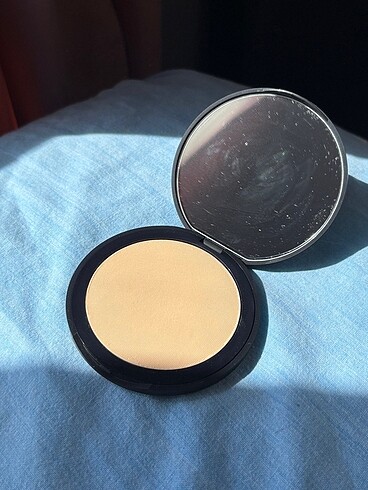 Beden NARS pudra