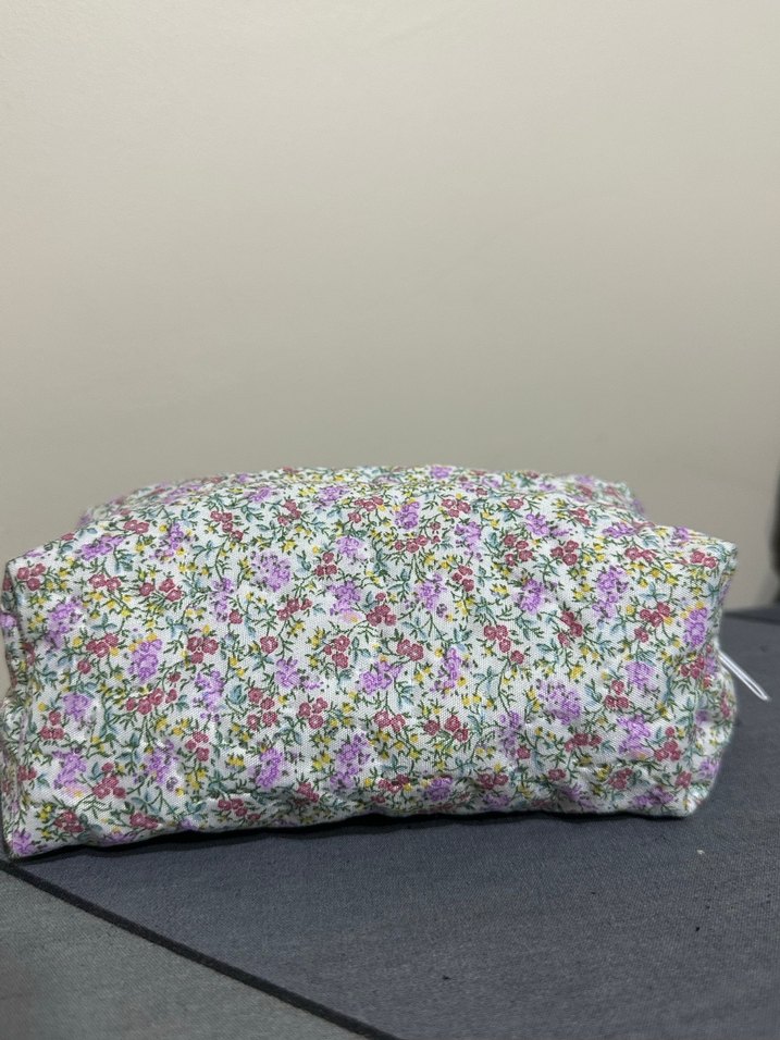 Çiçek Desenli Fermuarlı Kadın Makyaj Çantası - Görsel 4