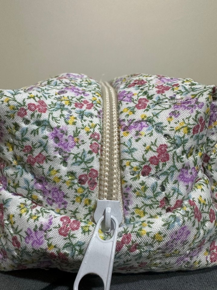 Çiçek Desenli Fermuarlı Kadın Makyaj Çantası - Görsel 2