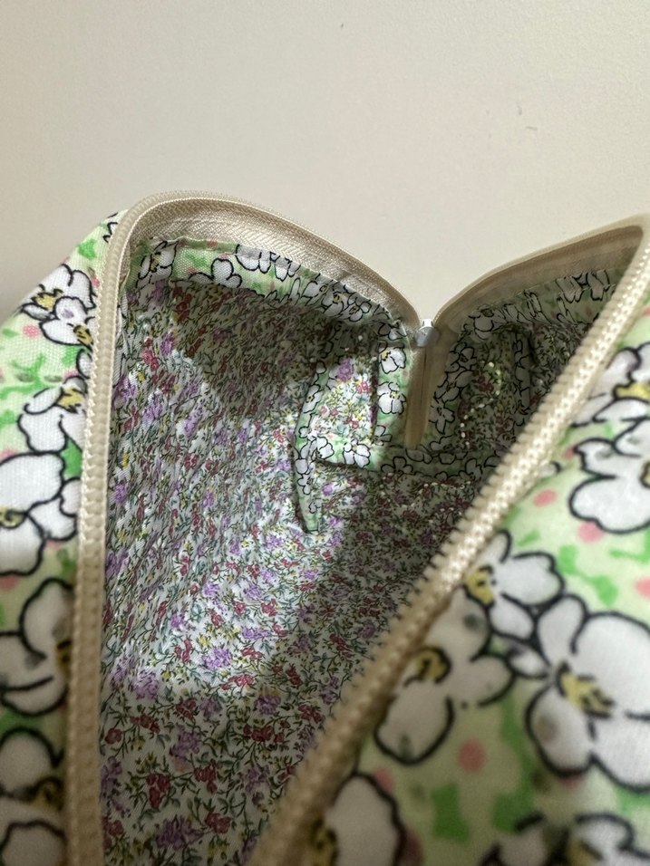 Yeşil Çiçek Desenli Kadın Makyaj Çantası - Görsel 3