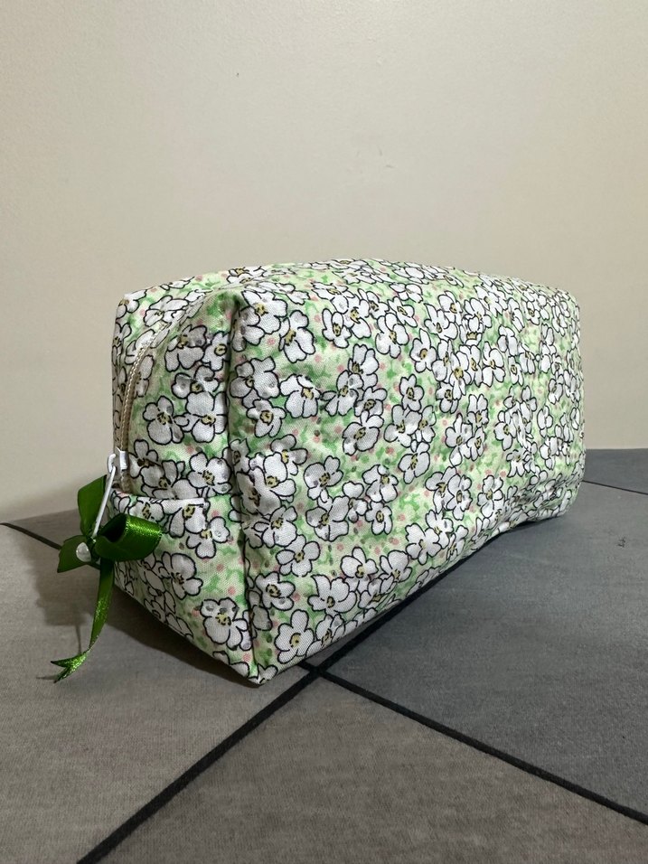 Yeşil Çiçek Desenli Kadın Makyaj Çantası - Görsel 2