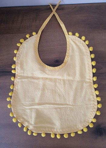 Sarı Ponponlu Beyaz Nakışlı Bebek Önlüğü - Görsel 2