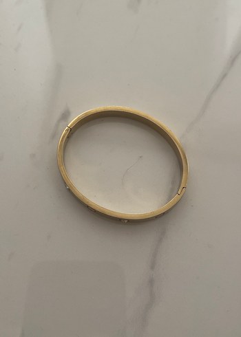 Cartier Klasik Zarafet Altın Tokalı Bilezik