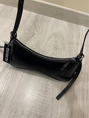 H&M Kol çantası