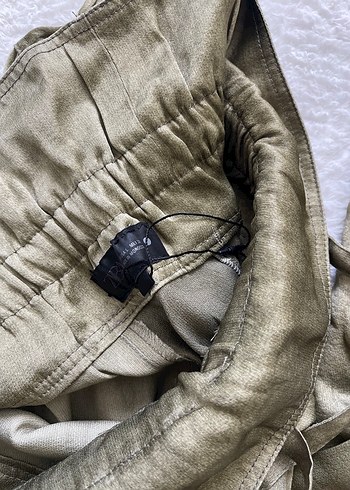Zara Kemer Detaylı Bol Kesim Keten Pantolon