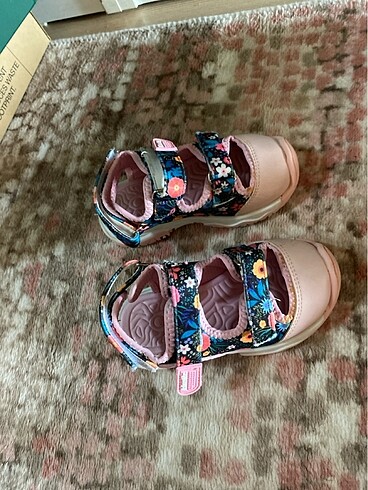 24 Beden Kınetıx sandalet 24 numara