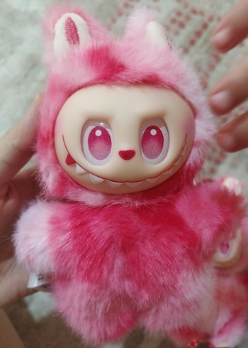 Pembe labubu
