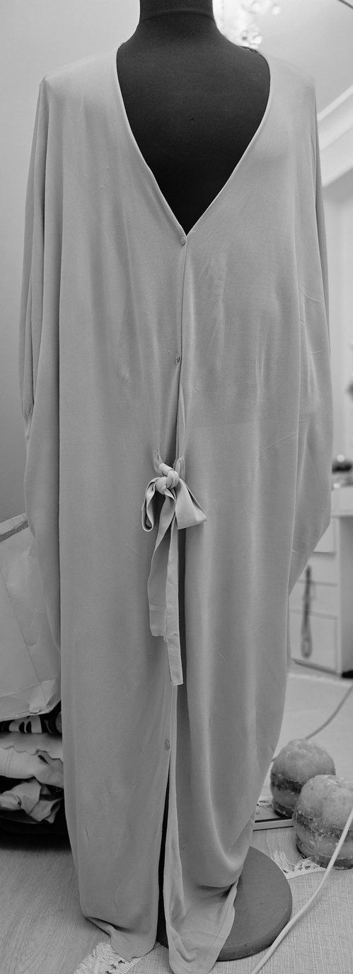 Bohem Tarzı Uzun V Yaka Gri Elbise - Görsel 4