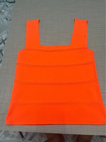 Turuncu atlet