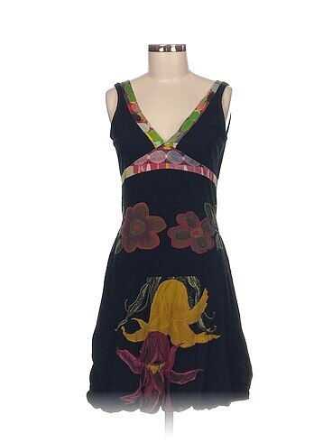 Desigual Kısa Elbise %70 İndirimli.