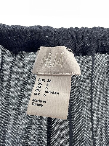 36 Beden siyah Renk H&M Uzun Elbise %70 İndirimli.