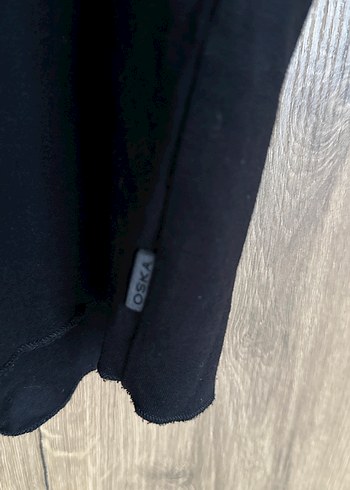 Siyah V Yakalı Kadın Tişört - Görsel 5