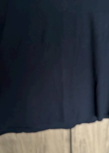 Siyah V Yakalı Kadın Tişört - Görsel 6