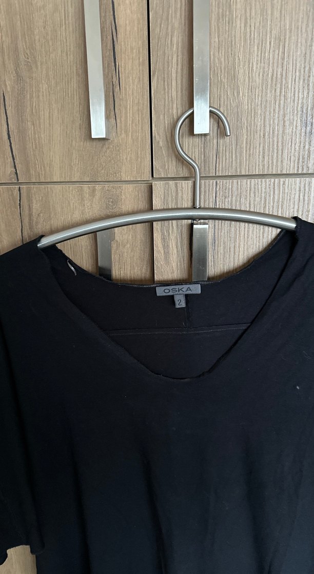 Siyah V Yakalı Kadın Tişört - Görsel 2