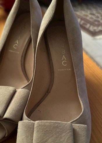 Bej Süet Fiyonklu Dolgu Topuk Kadın Ayakkabı - Görsel 3