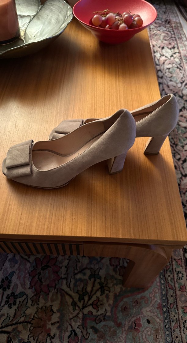 Bej Süet Fiyonklu Dolgu Topuk Kadın Ayakkabı - Görsel 5