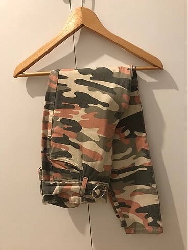 Bershka Asker Desen yüksek bel Pantolon