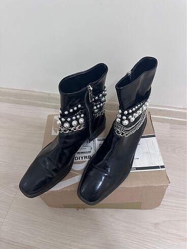 37 Beden Zara incili bot