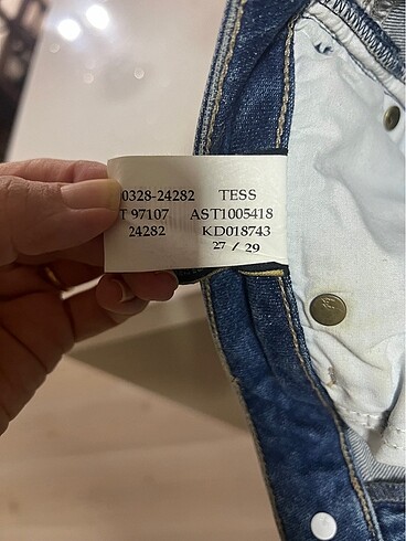27 Beden mavi Renk Mavi jean