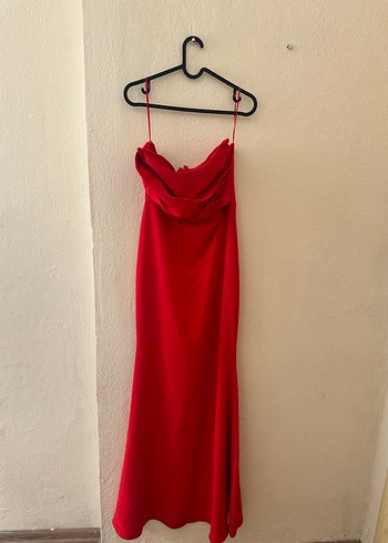 Kırmızı Drapeli Uzun Straplez Abiye Elbise - Görsel 2