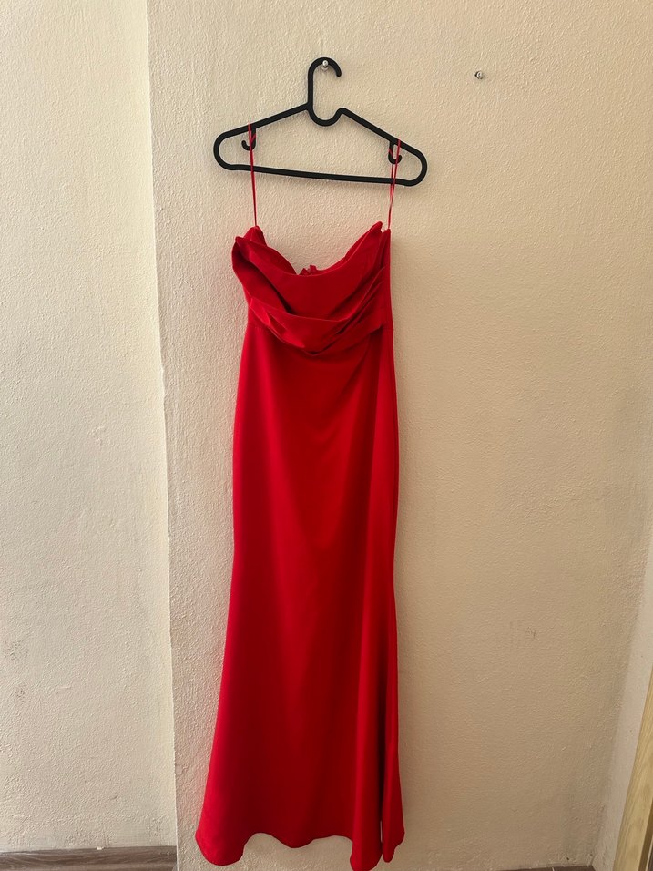 Kırmızı Drapeli Uzun Straplez Abiye Elbise - Görsel 2