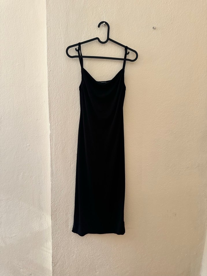 Siyah Drapeli İnce Askılı Uzun Elbise - Görsel 2