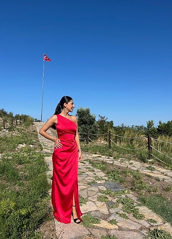 Kırmızı abiye 