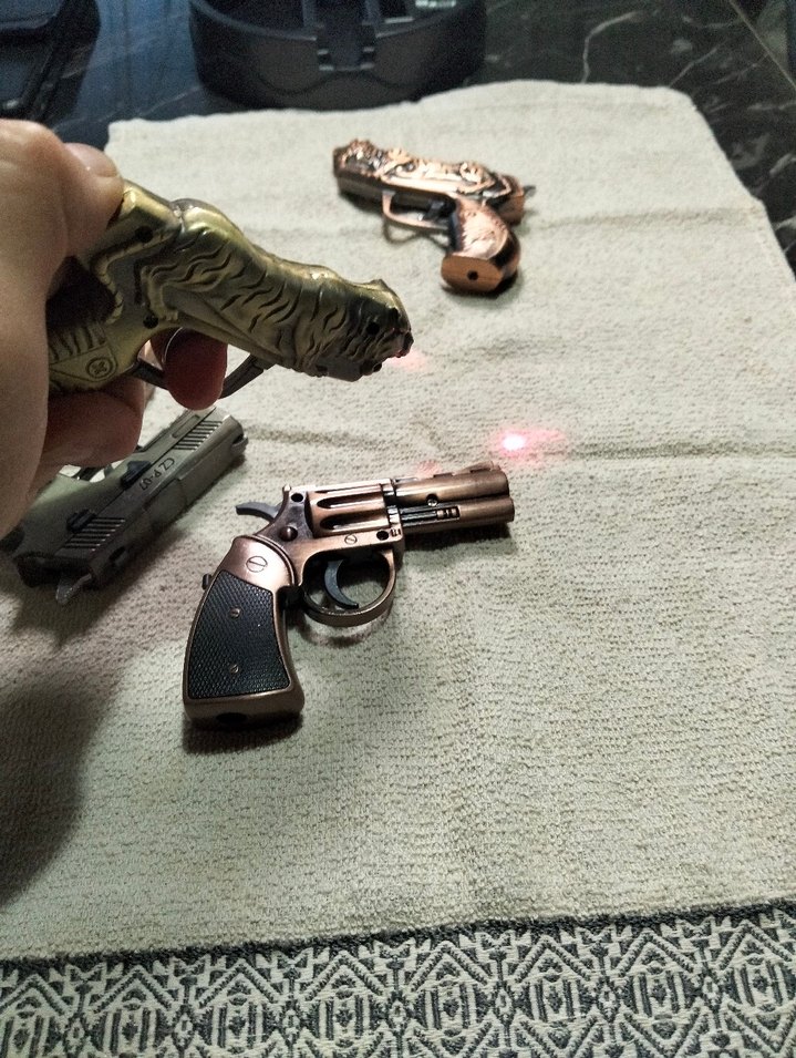 Renkli tabanca görselli lazerli çakmaklar - Görsel 4