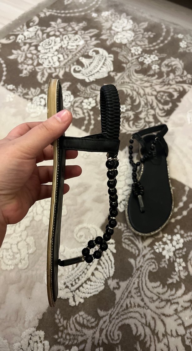 38 numara Siyah Boncuklu  ince Topuklu Kadın Sandalet - Görsel 2