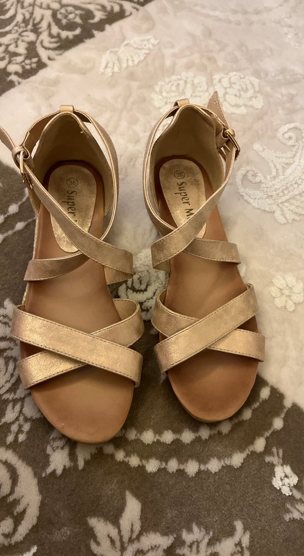 38 numara Bej Parlak Desenli Dolgu Topuklu Sandalet - Görsel 4