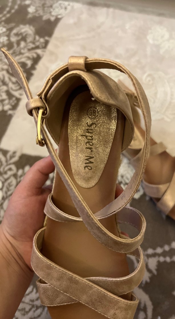 38 numara Bej Parlak Desenli Dolgu Topuklu Sandalet - Görsel 3