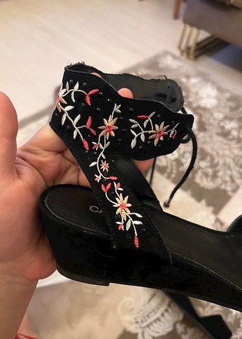 38 numara Nakışlı Siyah Dolgu Topuklu Kadın Ayakkabı - Görsel 3