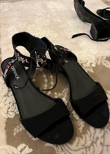 38 numara Nakışlı Siyah Dolgu Topuklu Kadın Ayakkabı - Görsel 5