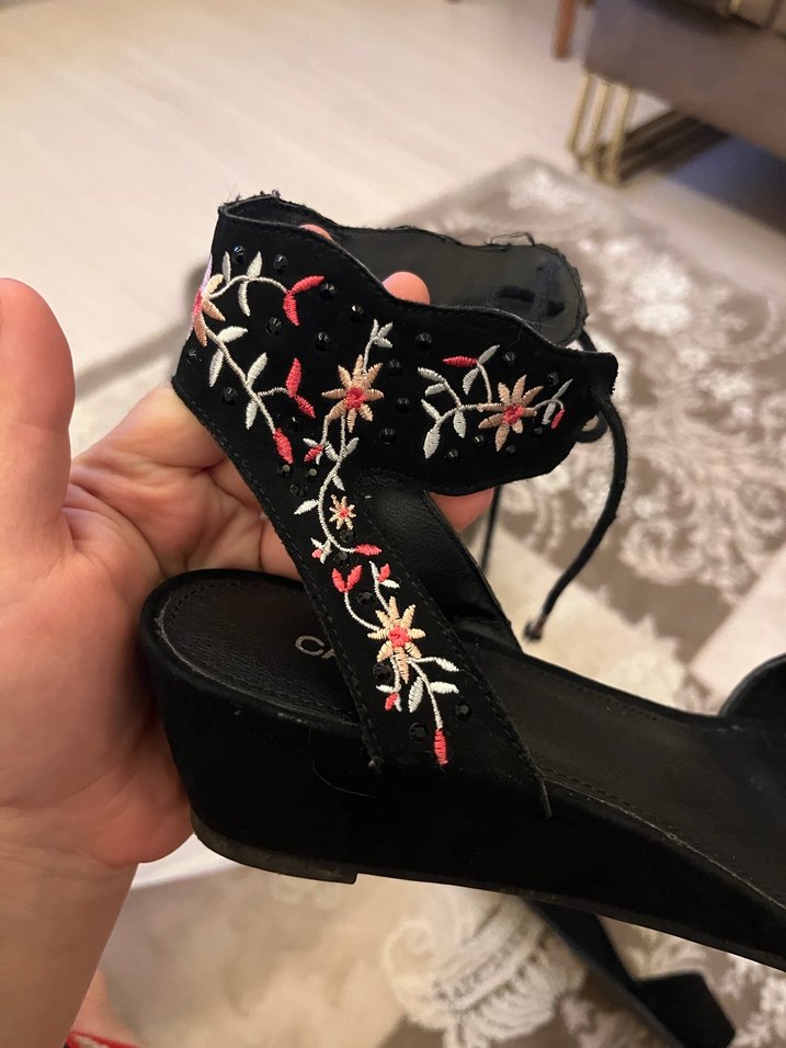 38 numara Nakışlı Siyah Dolgu Topuklu Kadın Ayakkabı - Görsel 3