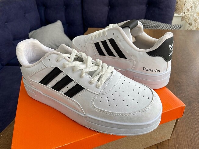 Adidas ayakkabı(bedenler mevcut)