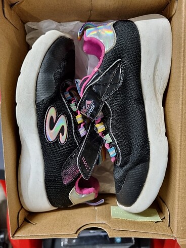 28 Beden siyah Renk Skechers kız çocuk ayakkabısı