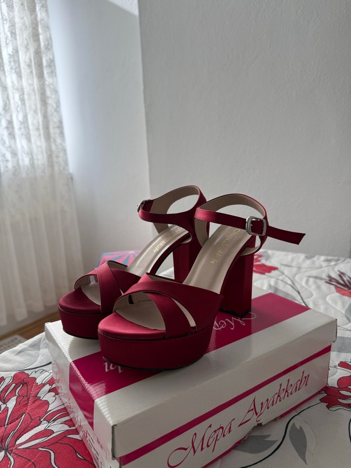 Kırmızı Parlak Platform Topuklu Kadın Ayakkabı - Görsel 2