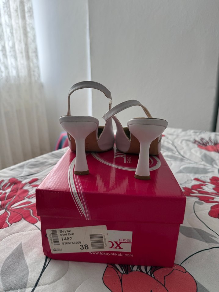 Beyaz Stiletto Topuklu Kadın Abiye Ayakkabı - Görsel 3