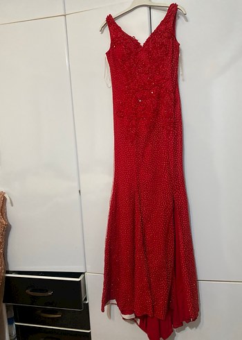 Boncuk Detaylı Kırmızı Uzun Abiye Elbise - Görsel 2