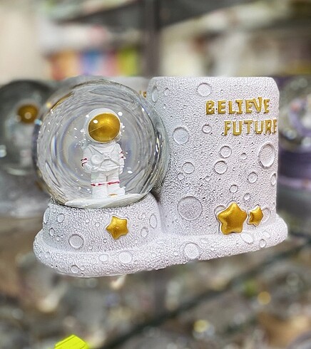 Astronot kar küreli kalemlik