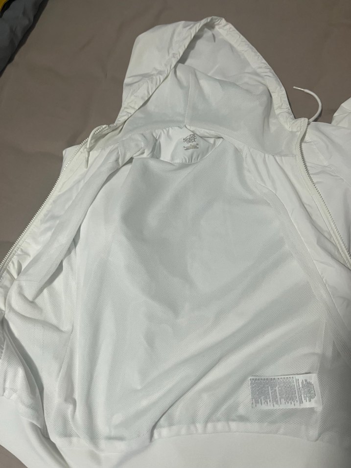 Orijinal Nike Beyaz Kapüşonlu Fermuarlı Kadın Ceket - Görsel 3