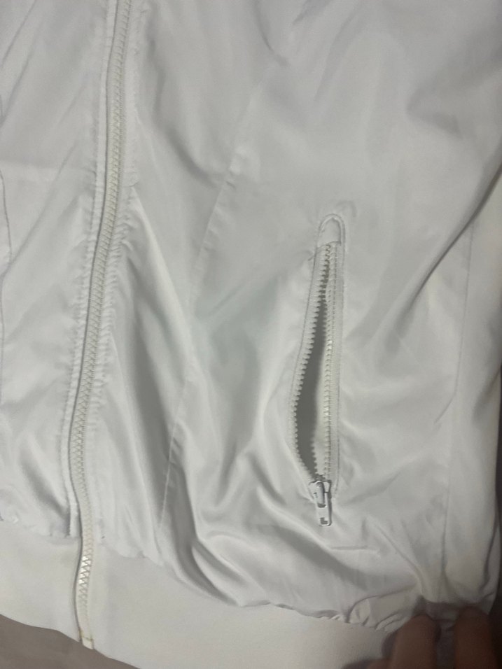 Orijinal Nike Beyaz Kapüşonlu Fermuarlı Kadın Ceket - Görsel 4