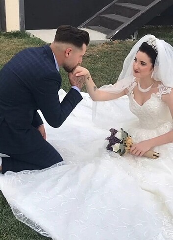 38 Beden Gelinlik 38 beden göğüs bölgesi arkası ipli ayarlanabilir