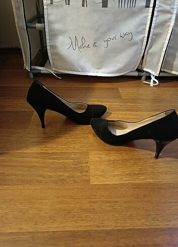 39 Beden siyah Renk Siyah süet stiletto.