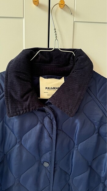 Pull and Bear kapitone mont