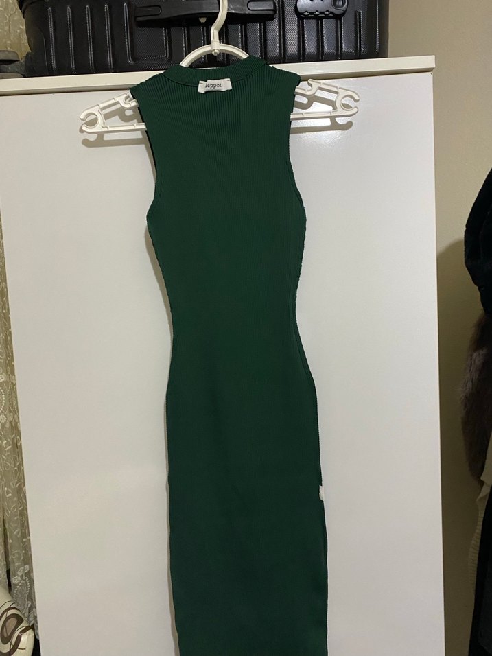 Kolsuz, Yüksek Yakalı Uzun Yeşil Triko Elbise - Görsel 3