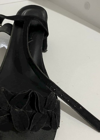 Siyah Fırfırlı Blok Topuklu Kadın Ayakkabı - Görsel 3